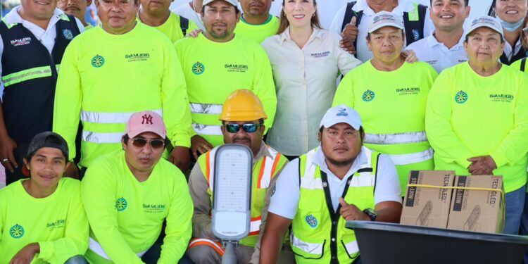Fotalecen en Isla Mujeres las Direcciones de Servicios Públicos con la entrega de equipamiento y herramientas de trabajo