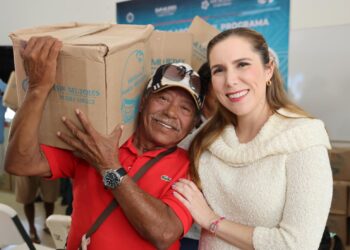 Gobierno de Isla Mujeres entrega apoyos alimentarios del Programa Familia Pescadora