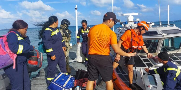Marina apoya en el rescate de siete personas extranjeras frente las costas de Quintana Roo