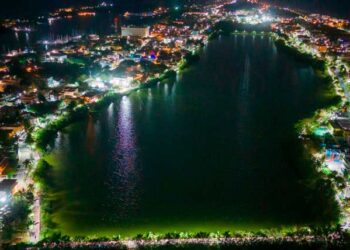 Instalan nuevas luminarias LED en el andador de la Salina Grande