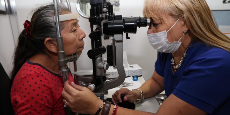 Realizan tercera jornada de cirugías oftalmológicas gratuitas en Isla Mujeres