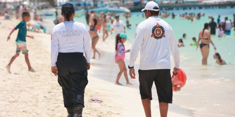 Protección Civil pendiente de las playas de Isla Mujeres