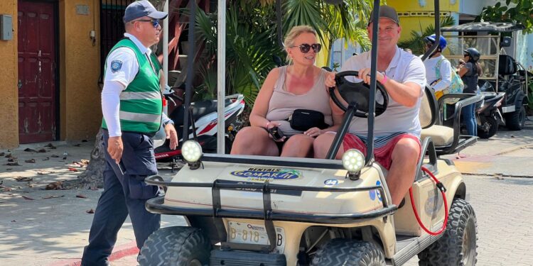 Escuadrón Vial refuerza la seguridad de estudiantes en Isla Mujeres