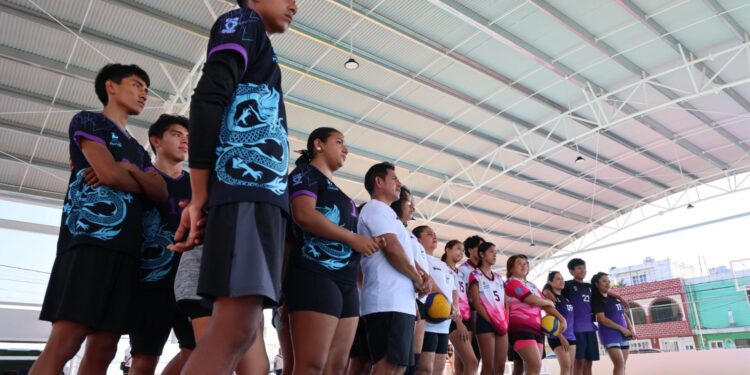 Realizan partido amistoso de Vóleibol en domo verde de la colonia Salinas