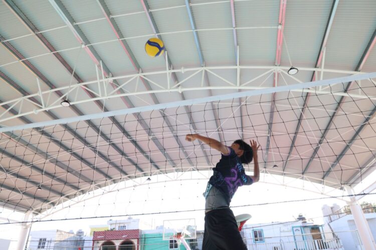 Realizan partido amistoso de Vóleibol en domo verde de la colonia Salinas