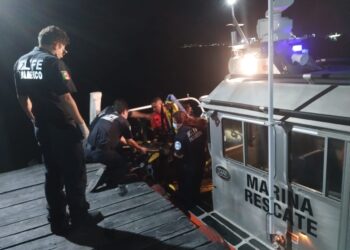 Marina realiza evacuación médica marítima de una persona, en Quintana Roo