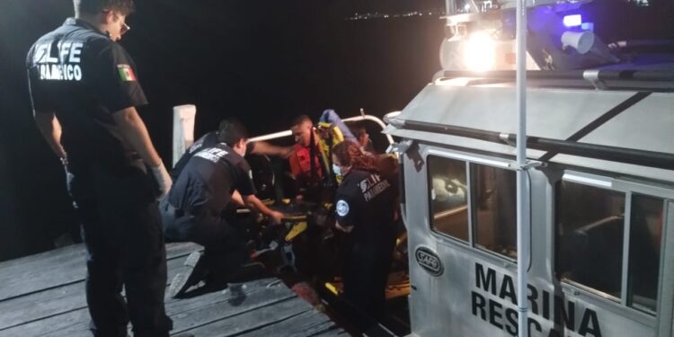 Marina realiza evacuación médica marítima de una persona, en Quintana Roo