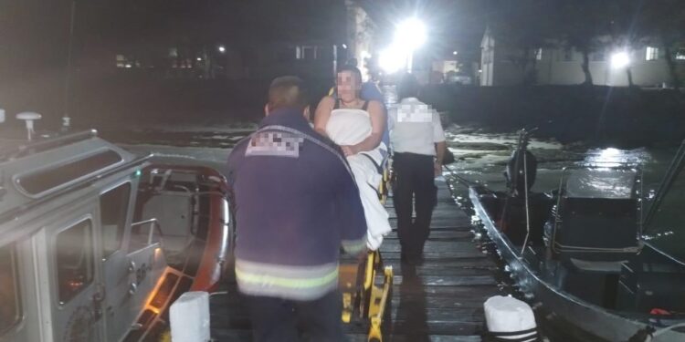 Marina realiza evacuación médica marítima en apoyo al Hospital Comunitario de Isla Mujeres, Quintana Roo
