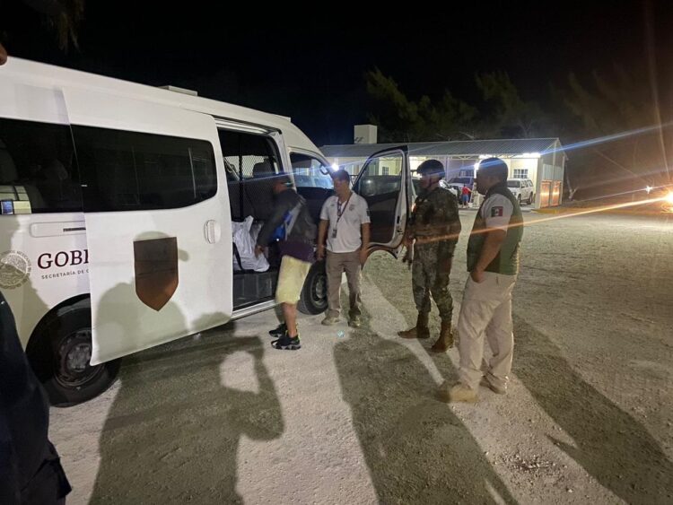 Marina rescata a una persona extranjera a la deriva en aguas de Quintana Roo