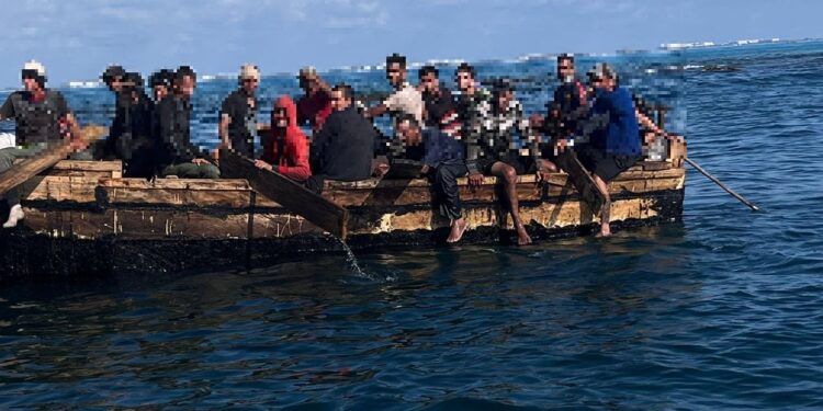 Marina rescata a 51 cubanos indocumentados en aguas de Quintana Roo