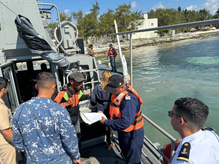 Marina rescata a 51 cubanos indocumentados en aguas de Quintana Roo