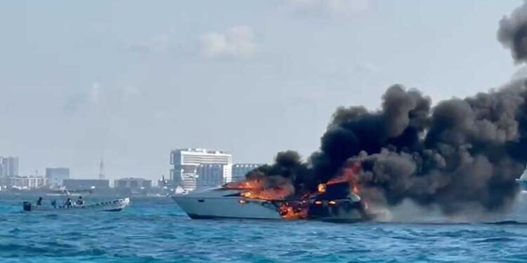 Pérdida total en el yate que se incendió esta tarde y donde venía una familia de Guatemala