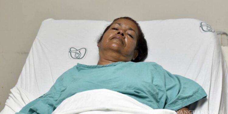 Madre salva la vida de su hijo tras donar riñón en Monterrey, Nuevo León