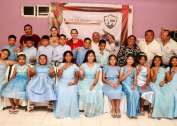 Atenea Gómez Ricalde apadrina a la Generación 2018-2024 de la Primaria Julio Sauri turno vespertino