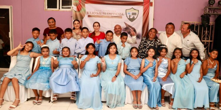 Atenea Gómez Ricalde apadrina a la Generación 2018-2024 de la Primaria Julio Sauri turno vespertino