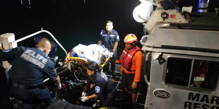 Marina apoya con traslado de Isla Mujeres a Puerto Juárez para paciente de hospital