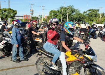 Protestan motociclistas en Cancún contra la ‘Ley Chaleco’