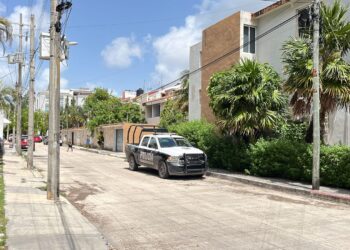 Estalla balacera en el centro de Cancún, tras intento de asalto en casa de cambio; hay dos detenidos