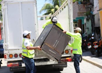 Continúa con éxito el Programa Permanente de Descacharrización en Isla Mujeres