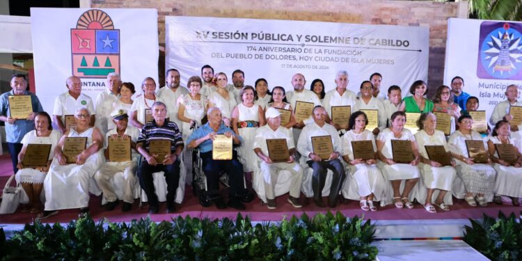 Atenea Gómez Ricalde celebra el 174 Aniversario de la Fundación de Isla Mujeres