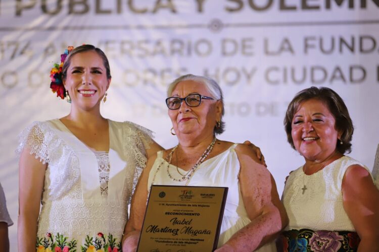 Atenea Gómez Ricalde celebra el 174 Aniversario de la Fundación de Isla Mujeres