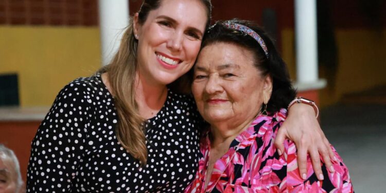 Atenea Gómez Ricalde celebra a las Personas Adultas Mayores de Isla Mujeres con un ameno convivio