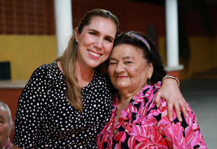 Atenea Gómez Ricalde celebra a las Personas Adultas Mayores de Isla Mujeres con un ameno convivio