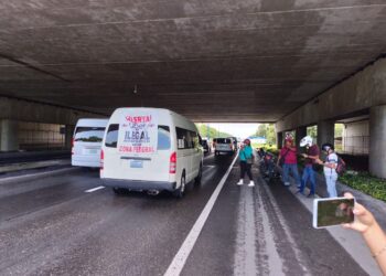 Aeropuerto de Cancún, solo con dos vuelos con demoras por manifestación de transportistas