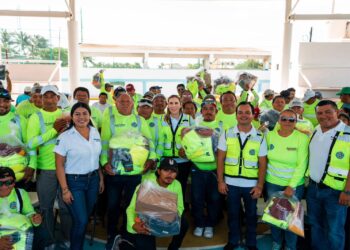 Atenea Gómez Ricalde continúa dignificando al personal de Servicios Públicos con entrega de uniformes