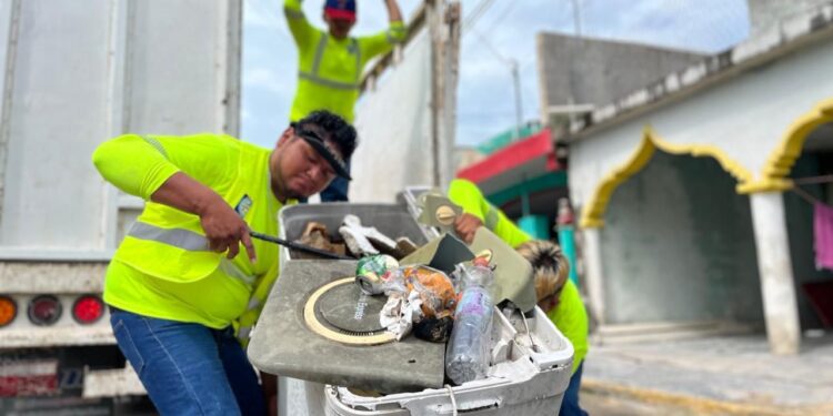 Gobierno Municipal de Isla Mujeres previene el dengue a través del Programa Permanente de Descacharrización