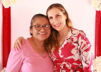 Isleñas se solidarizan con las mujeres que luchan contra el cáncer de mama en el Desayuno Rosa con Causa