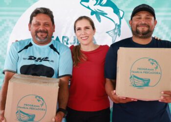 Atenea Gómez Ricalde entrega apoyos alimentarios del Programa ‘Familia Pescadora’