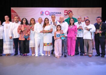 Reconoce Mara Lezama a personas destacadas de Quintana Roo