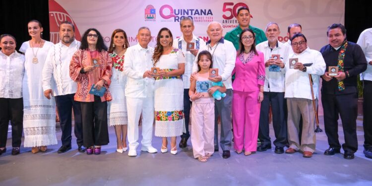 Reconoce Mara Lezama a personas destacadas de Quintana Roo
