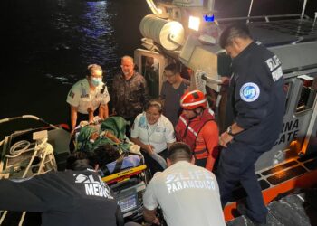 Marina realiza dos traslados de urgencia vía Marítima en apoyo al hospital Comunitario de Isla Mujeres