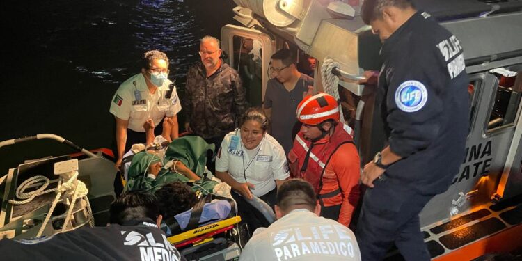 Marina realiza dos traslados de urgencia vía Marítima en apoyo al hospital Comunitario de Isla Mujeres