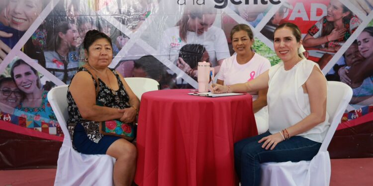 Atenea Gómez fortalece cercanía con las familias de Isla Mujeres con el programa ‘ATEndiendo a la Gente’