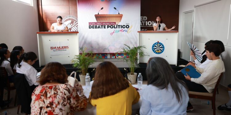 Isla Mujeres celebra con éxito el Tercer Concurso Municipal Juvenil de Debate Político