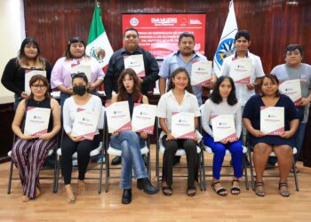 IEEJA y Gobierno de Isla Mujeres entregan certificados de primaria y secundaria