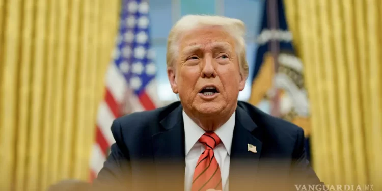 Trump firma decreto de aranceles del 25% al acero y aluminio en todo el mundo, incluido México y Canadá