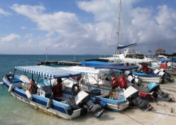Cierran puerto a la navegación menor por fuertes vientos