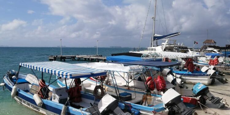 Cierran puerto a la navegación menor por fuertes vientos