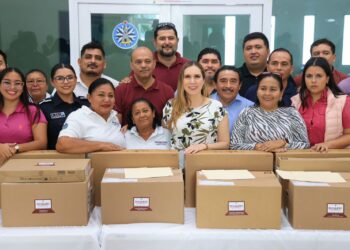 Gobierno de Isla Mujeres entrega nuevo equipo de cómputo a las áreas del Ayuntamiento