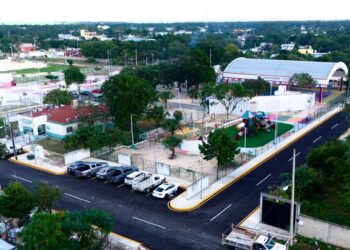 Agradecen vecinos de Ciudad Mujeres nuevas obras en Zona continental de Isla Mujeres