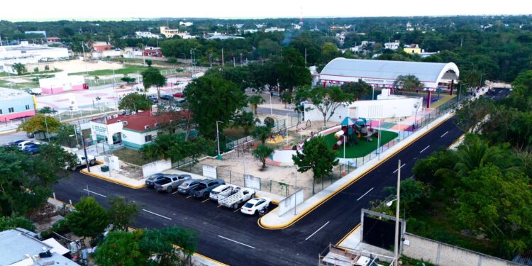 Agradecen vecinos de Ciudad Mujeres nuevas obras en Zona continental de Isla Mujeres