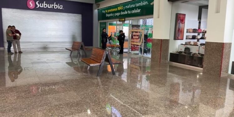 Suenan disparos en centro comercial de Cancún, por asalto frustrado