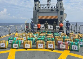 Marina asegura en la mar cerca de dos toneladas de presunta cocaína, frente a las costas de Chiapas