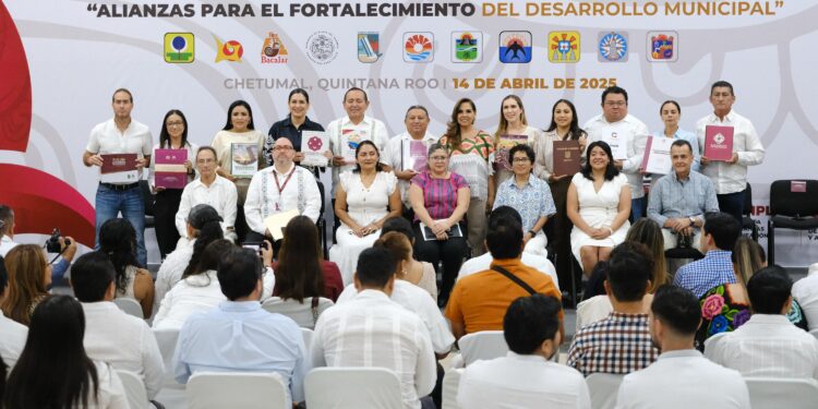 Quintana Roo es primer estado del país en presentar y firmar la totalidad de los Planes Municipales de Desarrollo: Mara Lezama