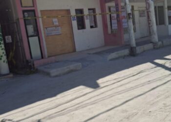 Divide a holboxeños clausura de obras de futuro supermercado