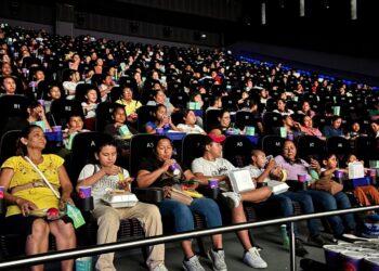 Atenea Gómez Ricalde lleva al cine a 400 niñas y niños de Isla Mujeres